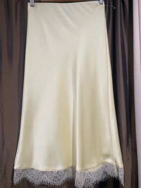 Butter yellow beautiful skirt/ Size Small